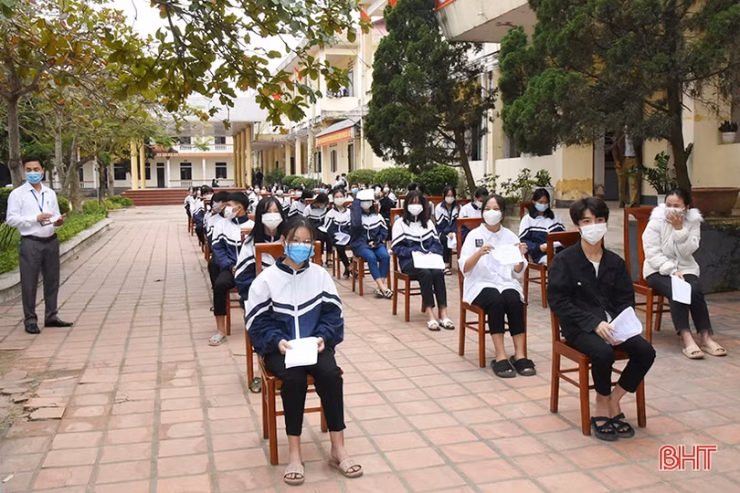 Các địa phương ở Hà Tĩnh tiêm vắc-xin phòng COVID-19 cho người từ 16 - 18 tuổi