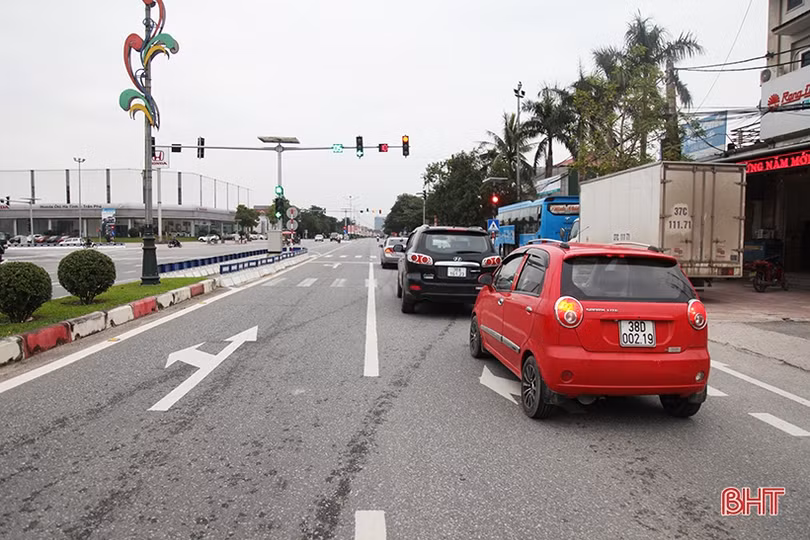 Di chuyển như thế nào khi cùng lúc có 2 hệ thống đèn tín hiệu giao thông tại TP Hà Tĩnh?