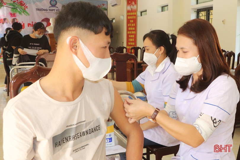 Vũ Quang triển khai tiêm vắc-xin phòng COVID-19 cho người từ 16 - 18 tuổi