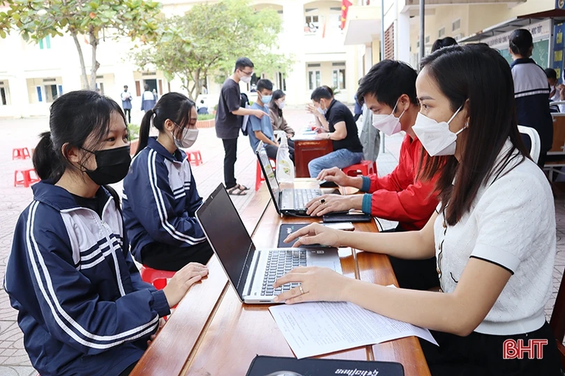 Các địa phương Hà Tĩnh tiếp tục tiêm vắc-xin phòng COVID-19 cho người từ 16 - 18 tuổi