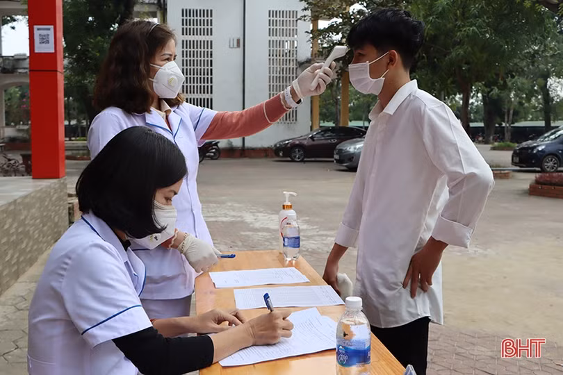 Các địa phương ở Hà Tĩnh tiêm vắc-xin phòng COVID-19 cho người từ 16 - 18 tuổi