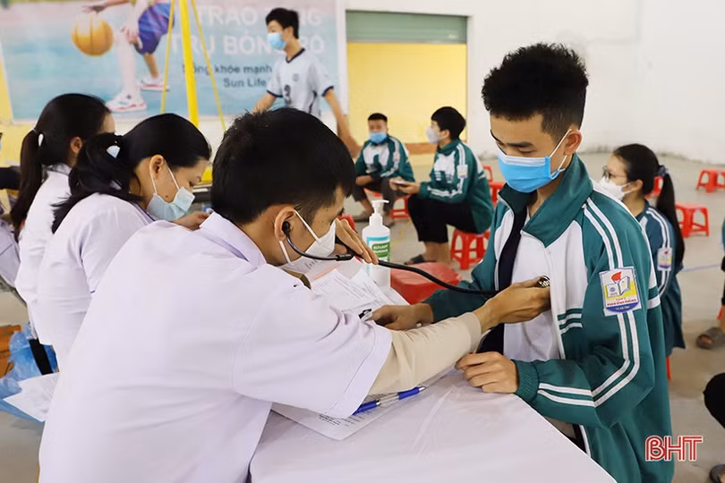 Các địa phương ở Hà Tĩnh tiêm vắc-xin phòng COVID-19 cho người từ 16 - 18 tuổi