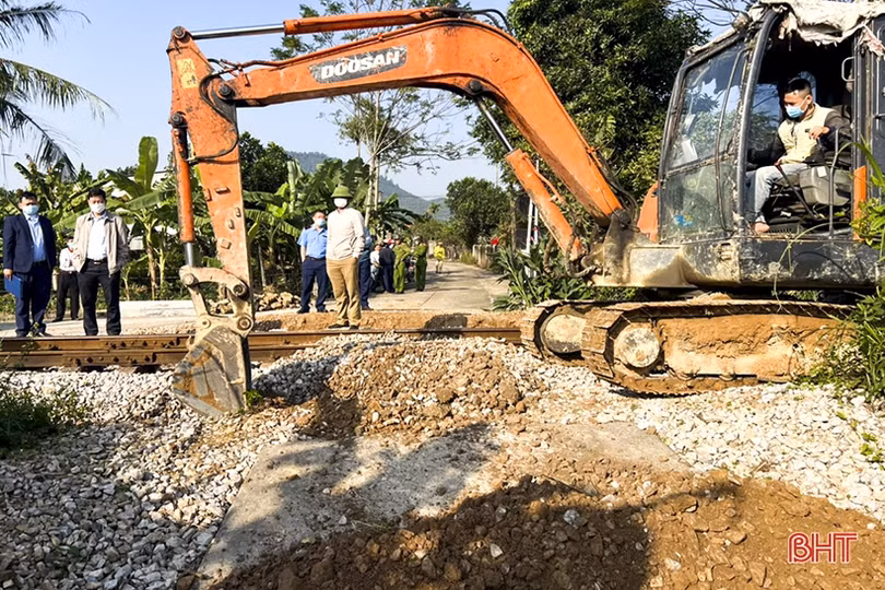 Đức Thọ phá bỏ 2 đường ngang giao cắt với đường sắt