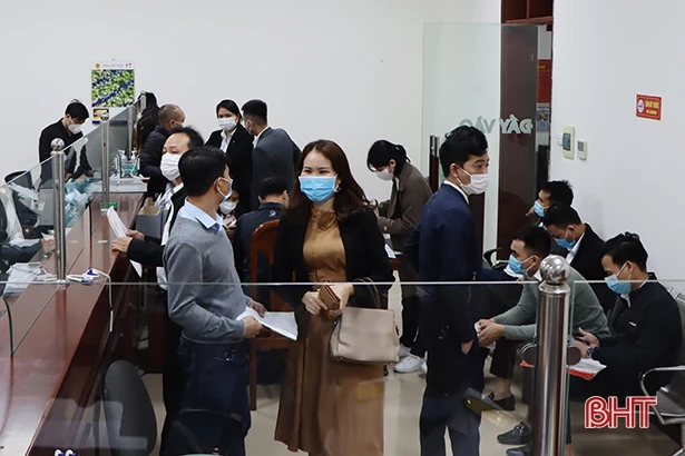 Người dân Hà Tĩnh phấn khởi “đón” chính sách giảm 50% lệ phí trước bạ ô tô sản xuất trong nước