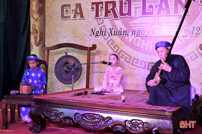 Những thí sinh ấn tượng tại Liên hoan ca trù huyện Nghi Xuân