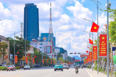 Góc phố, đường quê rực rỡ cờ hoa chào mừng ngày hội lớn của tỉnh nhà