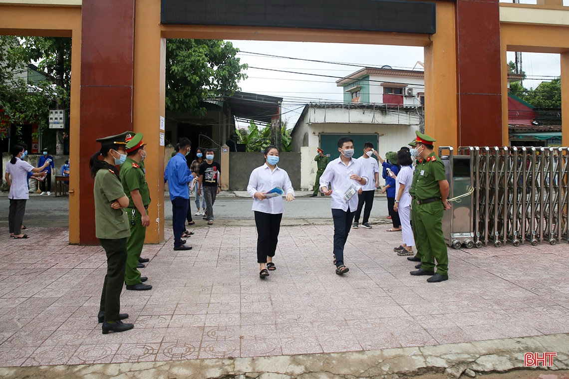 Hơn 16.700 thí sinh làm bài thi tổ hợp Khoa học tự nhiên và Khoa học xã hội