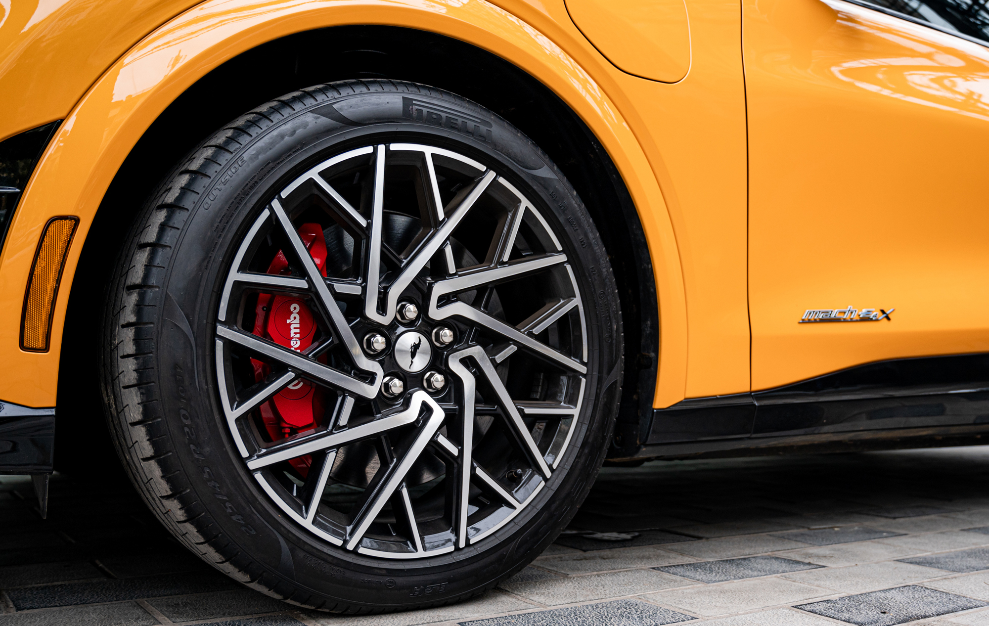 Mustang Mach-E GT - ôtô điện đầu tiên của Ford về Việt Nam