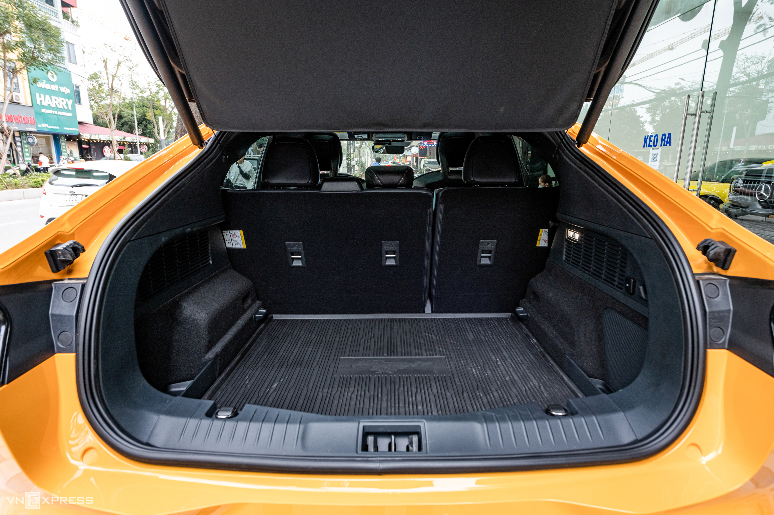 Mustang Mach-E GT - ôtô điện đầu tiên của Ford về Việt Nam