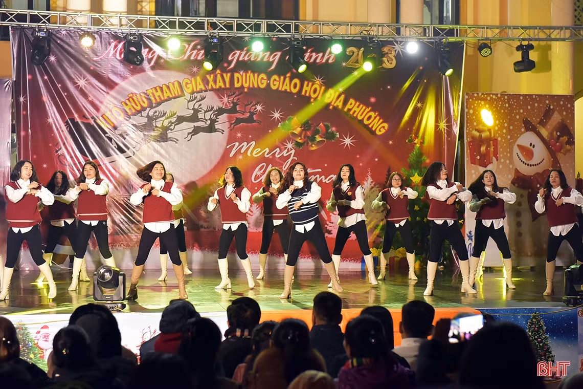 Người dân Hà Tĩnh đón Giáng sinh an lành, đầm ấm