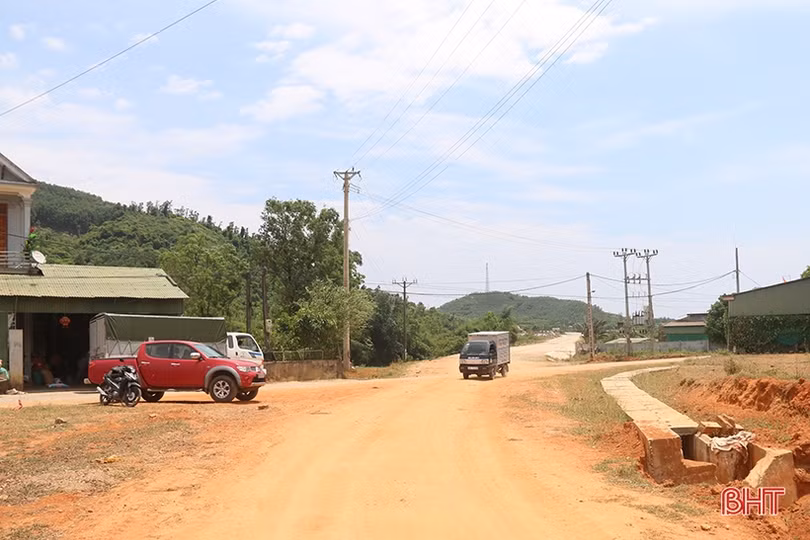 2 hộ không chấp thuận giải phóng mặt bằng, tuyến đường gần 7km đang “đứt đoạn”