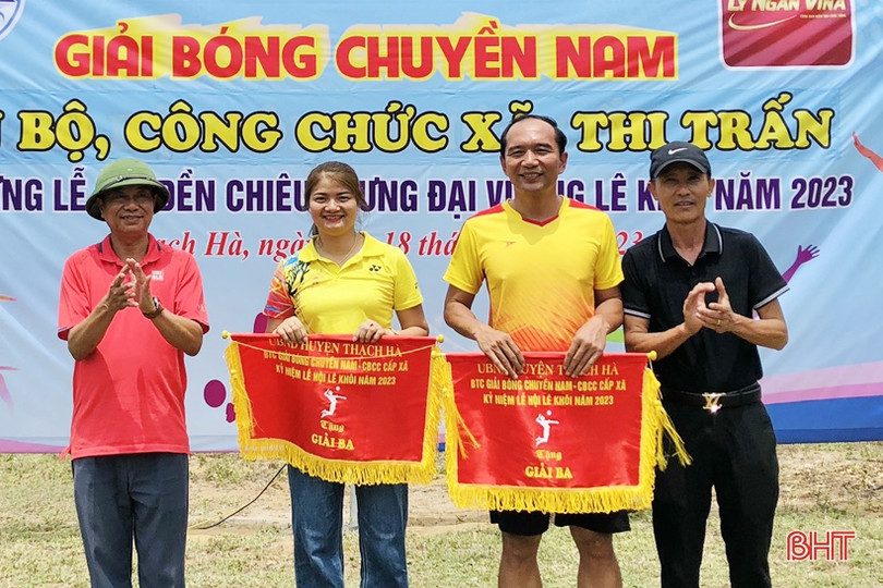 Tượng Sơn giải nhất bóng chuyền nam cán bộ, công chức cấp xã Thạch Hà