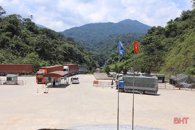 Hải quan Cửa khẩu quốc tế Cầu Treo thu ngân sách đạt 324 tỷ đồng