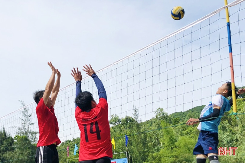 Tượng Sơn giải nhất bóng chuyền nam cán bộ, công chức cấp xã Thạch Hà