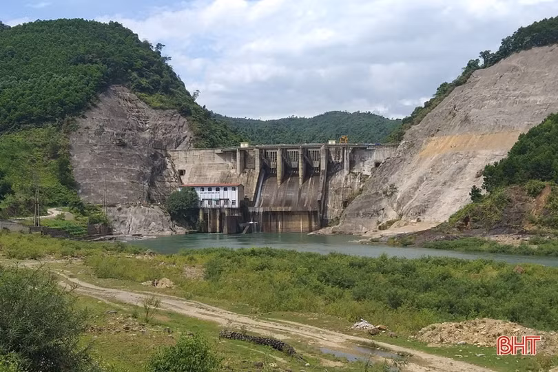 Cấp điện ở vùng nắng nóng nhất Hà Tĩnh