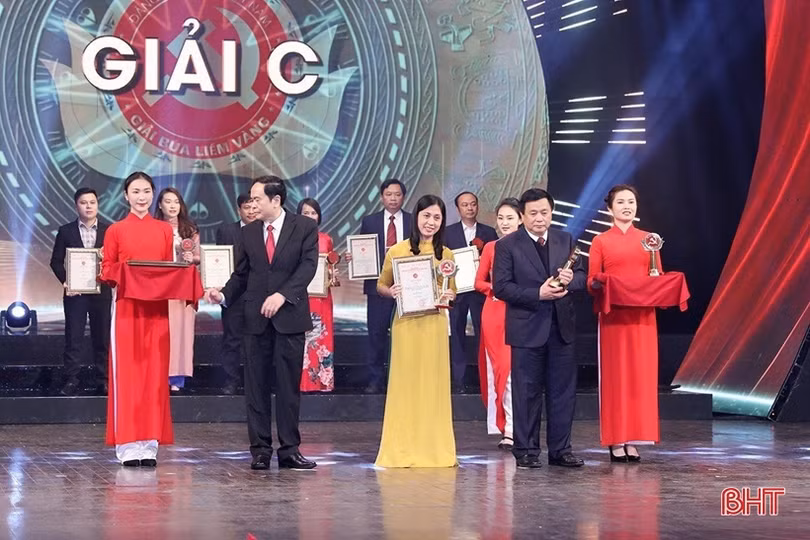 Những “cây lau bằng thép” trong làng báo Hà Tĩnh