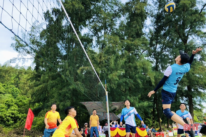 Tượng Sơn giải nhất bóng chuyền nam cán bộ, công chức cấp xã Thạch Hà