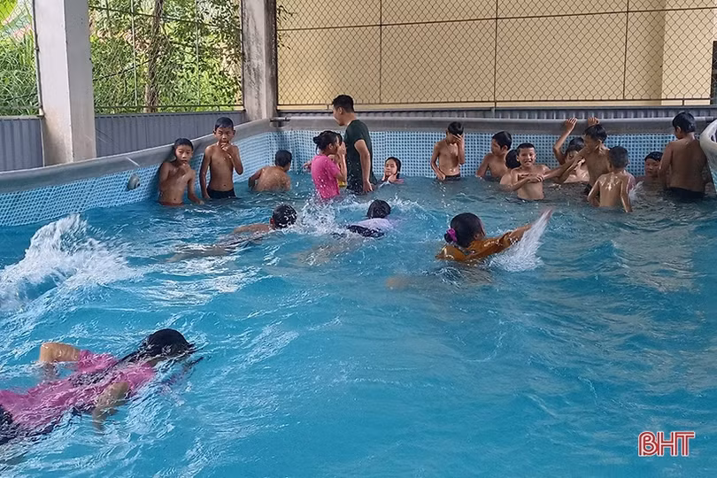 Thiết thực, ý nghĩa từ các lớp dạy bơi miễn phí ở Hà Tĩnh
