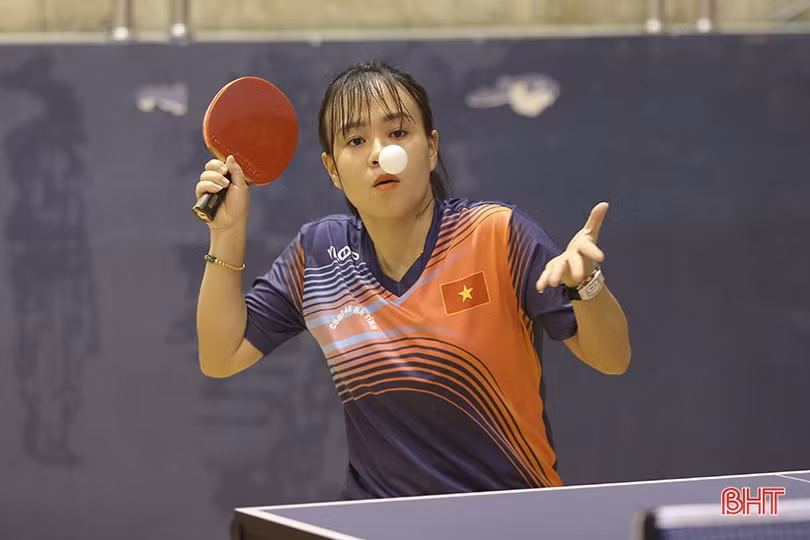 Ngắm “bóng hồng” tranh tài tại Giải Bóng bàn Báo Hà Tĩnh