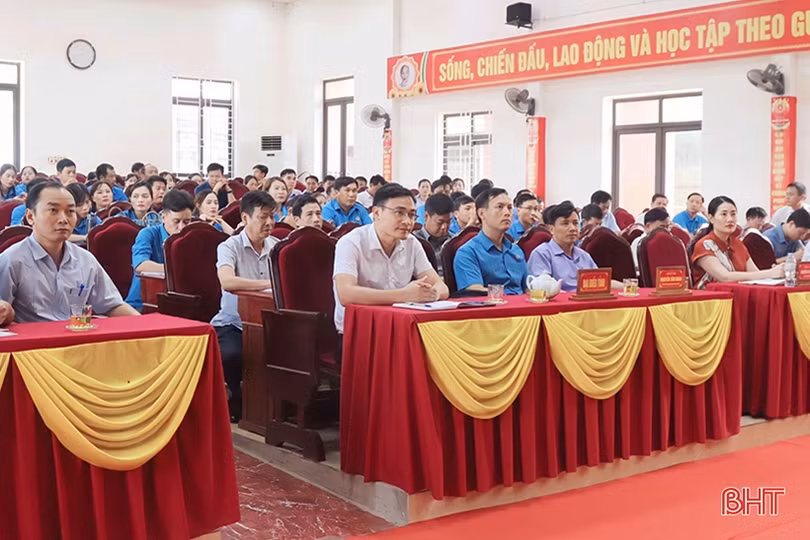 Lãnh đạo huyện Vũ Quang đối thoại với cán bộ công đoàn cơ sở