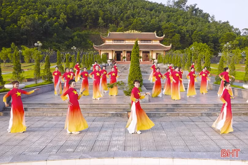 Tiết mục dân vũ của phụ nữ Hà Tĩnh vào chung kết Hội thi Dân vũ và TDTT phụ nữ toàn quốc