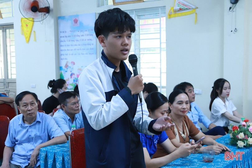 Người dân thành phố Hà Tĩnh giao lưu cùng giảng viên đại học Mỹ