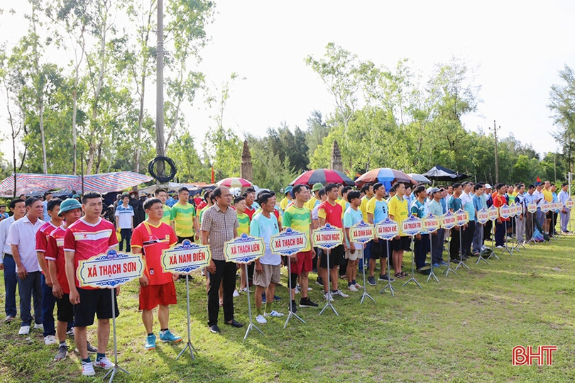 Khởi tranh giải bóng chuyền chào mừng Lễ hội đền Lê Khôi