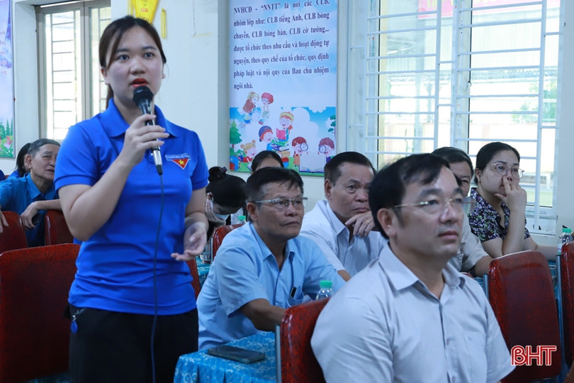 Người dân thành phố Hà Tĩnh giao lưu cùng giảng viên đại học Mỹ