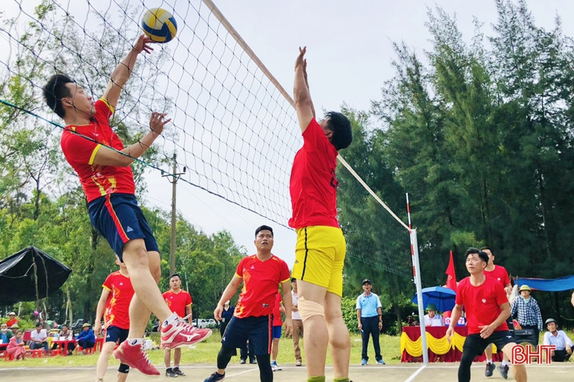 Tượng Sơn giải nhất bóng chuyền nam cán bộ, công chức cấp xã Thạch Hà