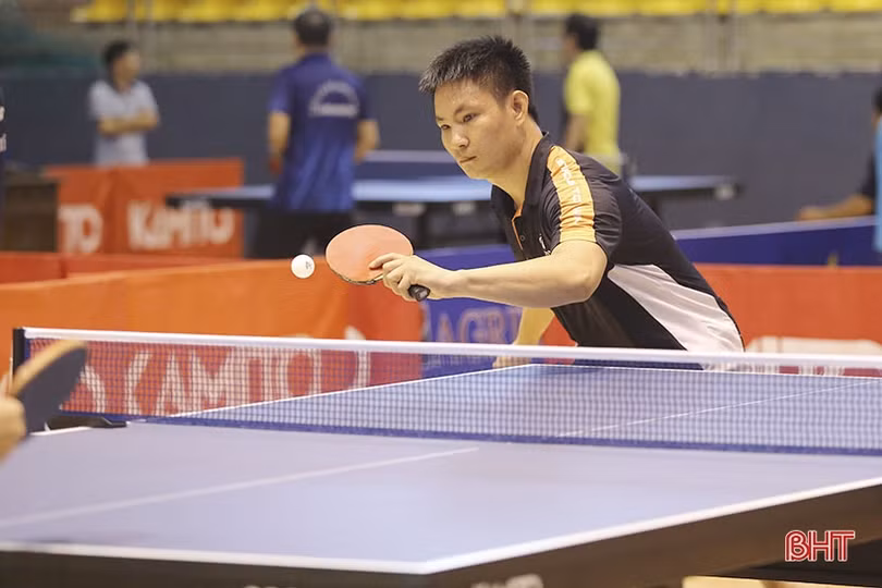 Những trận bán kết kịch tính tại Giải Bóng bàn Báo Hà Tĩnh