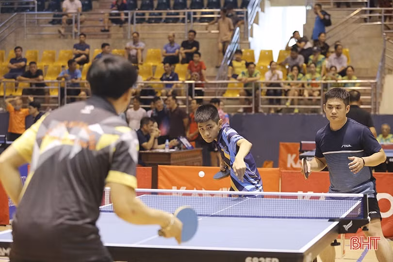 Những trận bán kết kịch tính tại Giải Bóng bàn Báo Hà Tĩnh