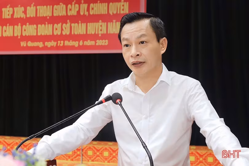 Lãnh đạo huyện Vũ Quang đối thoại với cán bộ công đoàn cơ sở