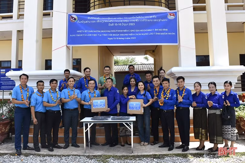 Đoàn tình nguyện Hà Tĩnh tại Khăm Muồn tổ chức nhiều hoạt động thiện nguyện