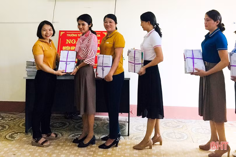 Hàng ngàn học sinh khó khăn ở Hà Tĩnh được sử dụng sách và đồ dùng học tập miễn phí