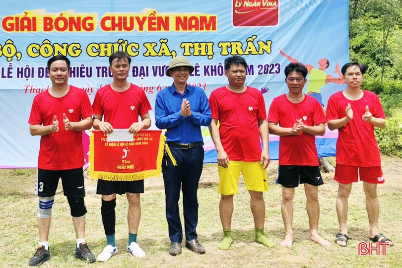 Tượng Sơn giải nhất bóng chuyền nam cán bộ, công chức cấp xã Thạch Hà