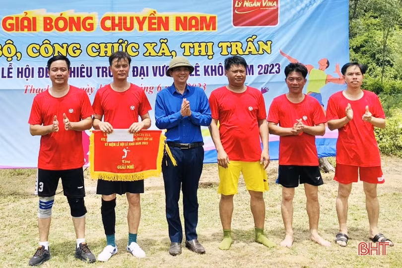 Tượng Sơn giải nhất bóng chuyền nam cán bộ, công chức cấp xã Thạch Hà