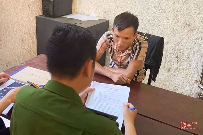 Khởi tố đối tượng tàng trữ ma túy