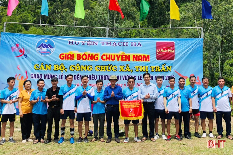 Tượng Sơn giải nhất bóng chuyền nam cán bộ, công chức cấp xã Thạch Hà