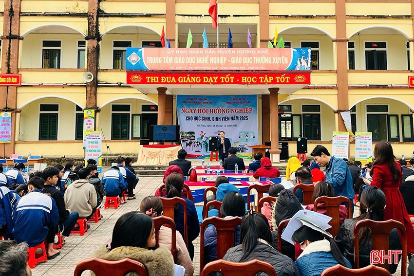 មហាវិទ្យាល័យវេជ្ជសាស្រ្ដ Ha Tinh តែងតែរៀបចំការពិគ្រោះយោបល់ចូលរៀននៅវិទ្យាល័យ និងមជ្ឈមណ្ឌលអប់រំ និងបណ្តុះបណ្តាលវិជ្ជាជីវៈក្នុងខេត្ត។ bqbht_br_z6626756110718-5fa6a2e3a3565cb23b7218cf3edf7c00.jpg