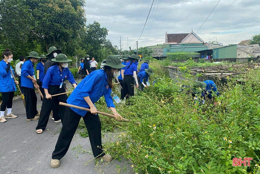 Tuổi trẻ Đại học Hà Tĩnh chung tay xây dựng nông thôn mới tại xã Xuân Mỹ. bqbht_br_anh-3-dh-ha-tinh.jpg