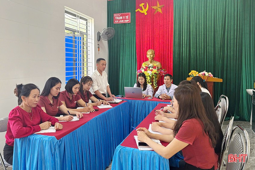 Đội ngũ CTV dân số ở xã Lâm Hợp (huyện Kỳ Anh) tâm tư với mức phụ cấp dành cho công tác dân số. bqbht_br_doi-ngu-ctv-dan-so-o-xa-lam-hop-huyen-ky-anh-tam-tu-voi-muc-phu-cap-danh-cho-cong-tac-dan-so.jpg