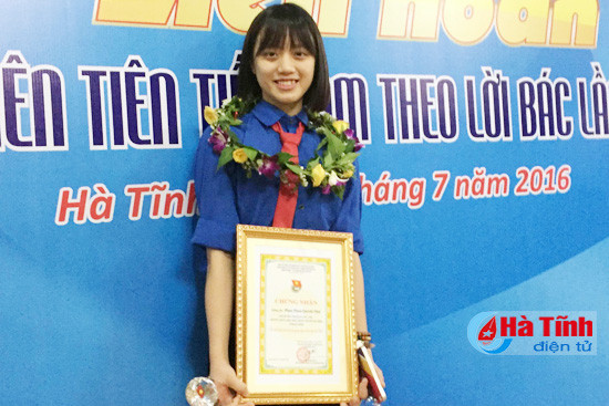 nu sinh su va bang thanh tich an tuong