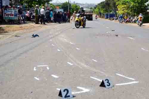 xoa het vet son sau xu ly hien truong cac vu tai nan