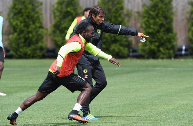 hlv conte mau lua trong buoi tap dau tien cung chelsea