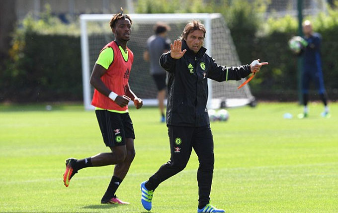 hlv conte mau lua trong buoi tap dau tien cung chelsea