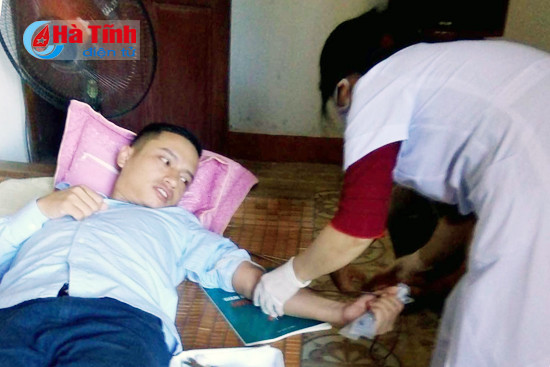 pho bi thu doan lan thu 5 truc tiep hien mau cuu nguoi