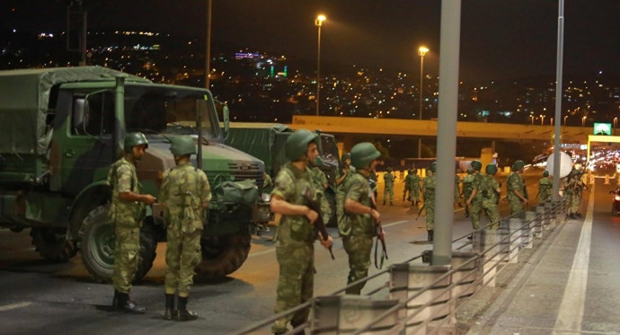 Thế giới ngày qua: Đảo chính quân sự ở Thổ Nhĩ Kỳ ảnh 1 the gioi ngay qua dao chinh quan su o tho nhi ky