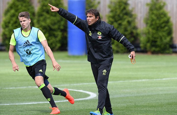 hlv conte mau lua trong buoi tap dau tien cung chelsea