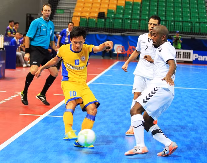 sanna khanh hoa danh bai doi vo dich futsal qatar