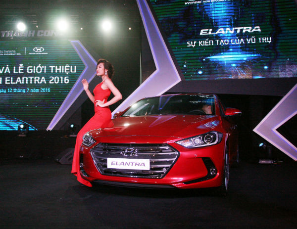 hyundai elantra 2016 chot gia tu 615 trieu tai viet nam